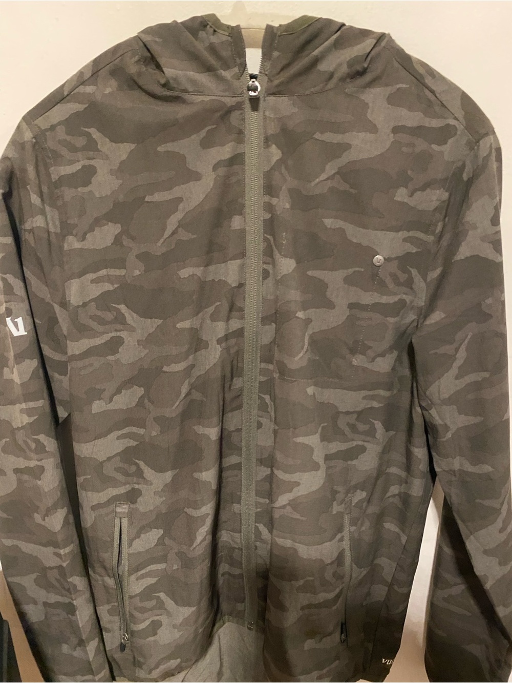 Vuori training shell men's small full-zip hoodie jacket